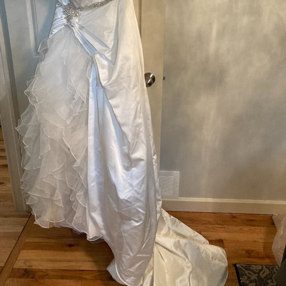 Davids Bridal Wedding Dress - Ivory - Picture 5 of 16